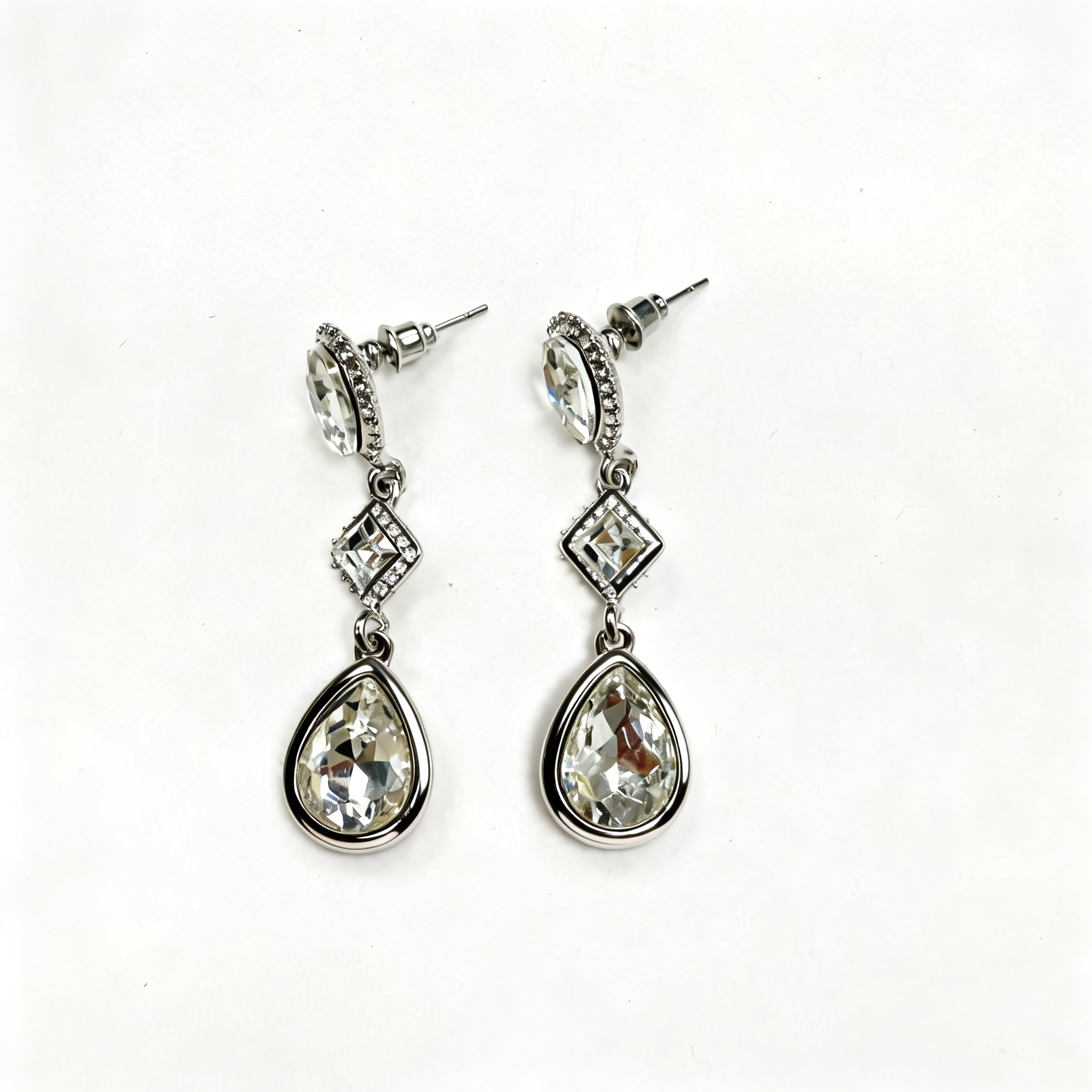 Pendiente cristalina silver Elegante – MINOMINO
